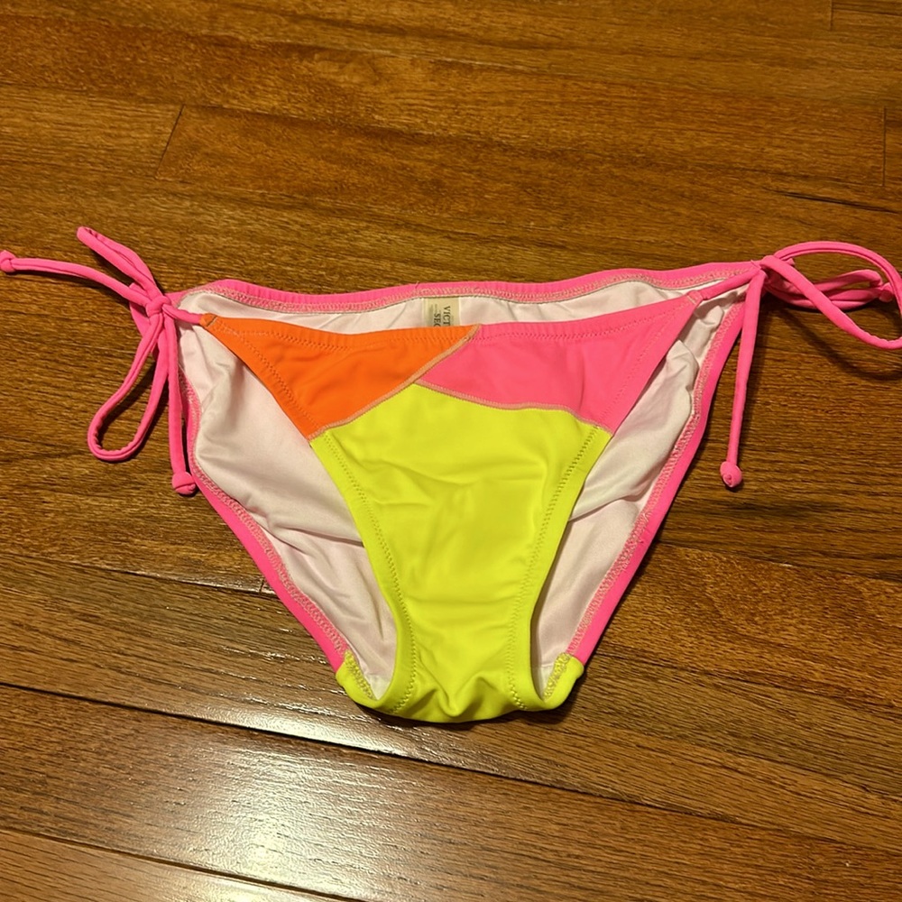 Victoria’s Secret Bikini Bottom Size Medium